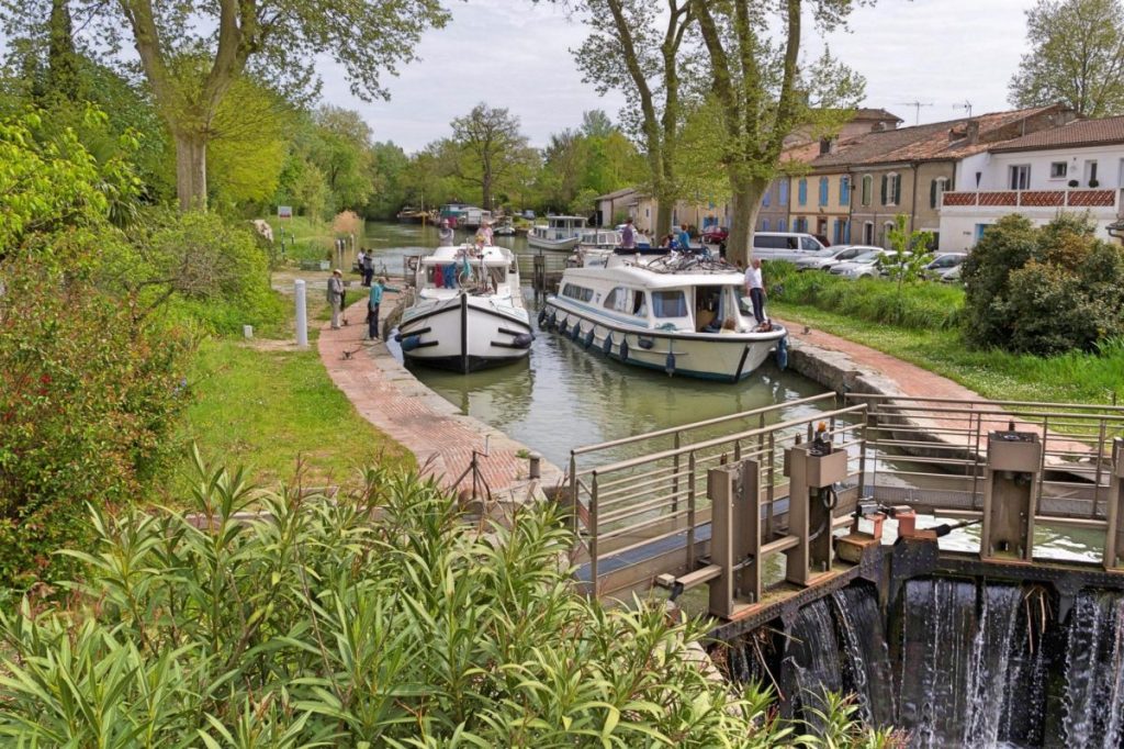 Canal-Midi-Gardouch-ecluse-peniches-©-Lauragais-Tourisme-1200x799